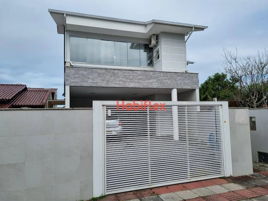 Foto 1 de Casa com 4 Quartos à venda, 226m² em Carianos, Florianópolis