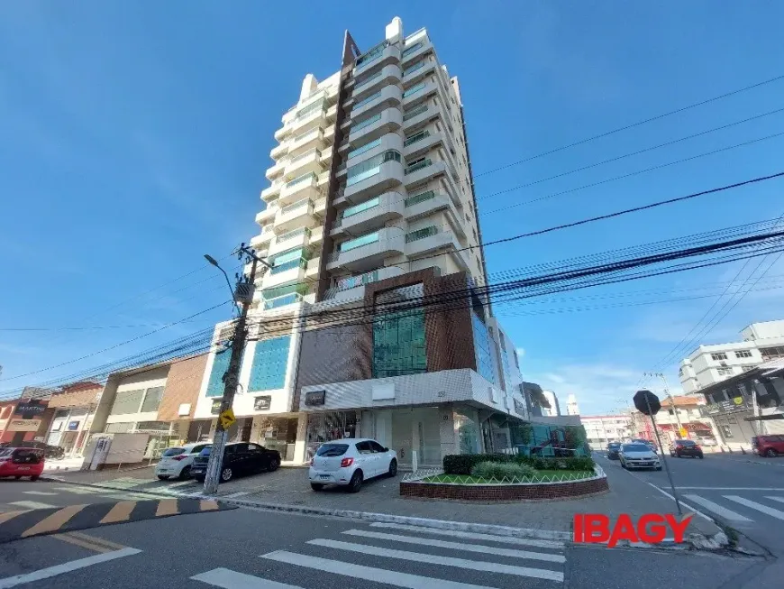 Foto 1 de Ponto Comercial para alugar, 35m² em Kobrasol, São José