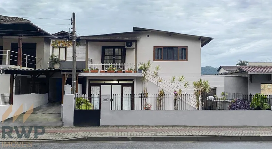 Foto 1 de Casa com 4 Quartos à venda, 308m² em Valparaíso, Blumenau