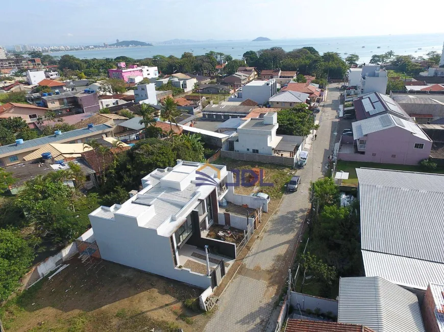 Foto 1 de Casa de Condomínio com 3 Quartos à venda, 113m² em Armação, Penha