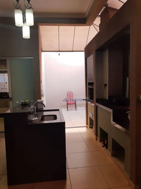 Foto 1 de Casa com 4 Quartos à venda, 160m² em Jardim Oriente, Londrina