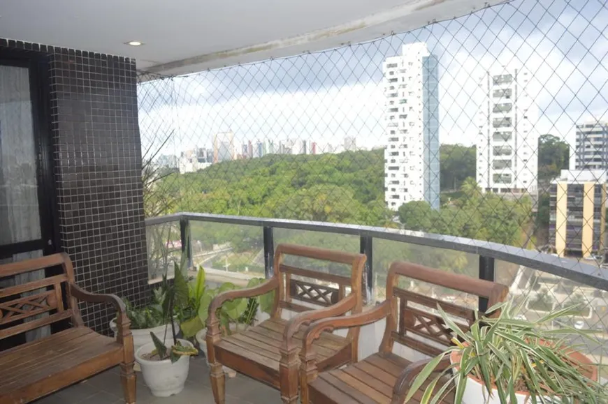 Foto 1 de Apartamento com 4 Quartos à venda, 210m² em Cidade Jardim, Salvador