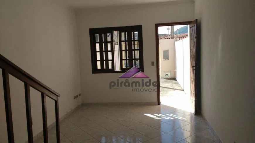 Foto 1 de Casa com 2 Quartos à venda, 90m² em Martim de Sa, Caraguatatuba