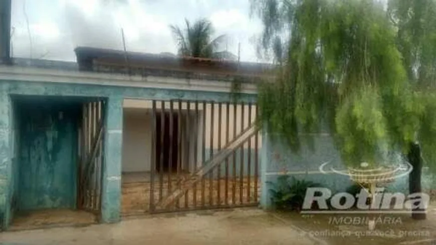 Foto 1 de Casa com 3 Quartos à venda, 120m² em Jardim das Palmeiras, Uberlândia