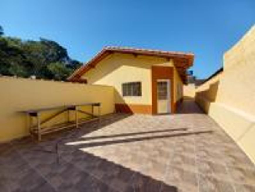 Casa com 2 Quartos e 1 banheiro à Venda, 70 m² por R$ 230.000
