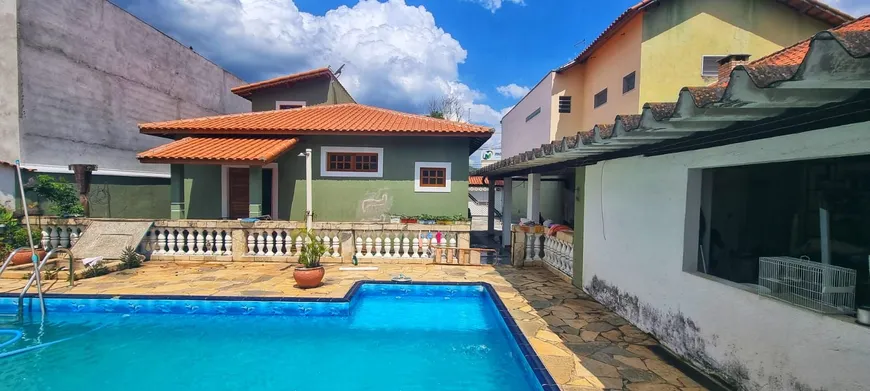 Foto 1 de Casa com 6 Quartos à venda, 250m² em Centro, Guararema