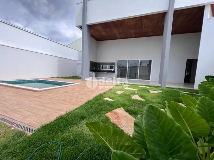 Foto 1 de Casa de Condomínio com 3 Quartos à venda, 260m² em Laranjeiras, Uberlândia