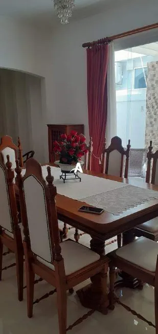 Foto 1 de Casa com 3 Quartos à venda, 250m² em Osvaldo Rezende, Uberlândia