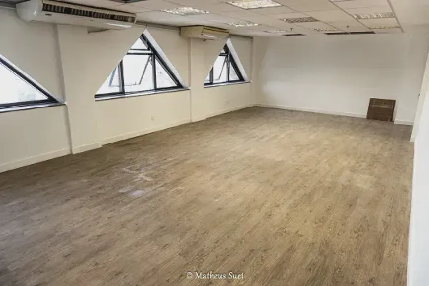 Foto 1 de Sala Comercial para alugar, 124m² em Leblon, Rio de Janeiro