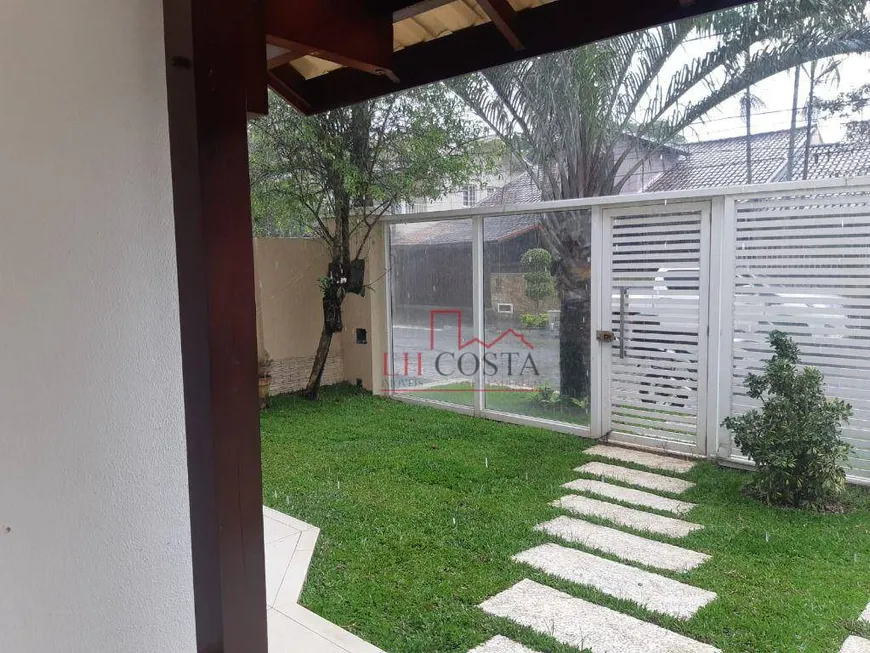 Foto 1 de Casa de Condomínio com 5 Quartos à venda, 200m² em Itaipu, Niterói