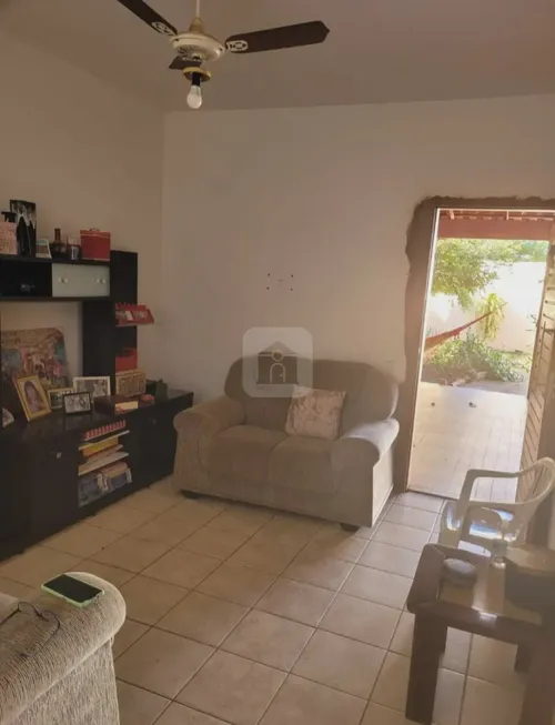 Foto 1 de Casa com 2 Quartos à venda, 100m² em Granada, Uberlândia