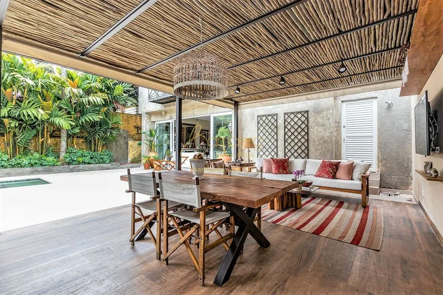 Foto 1 de Casa com 4 Quartos à venda, 390m² em Morumbi, São Paulo