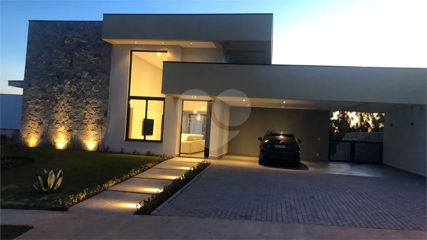 Foto 1 de Casa de Condomínio com 3 Quartos à venda, 253m² em , Salto de Pirapora