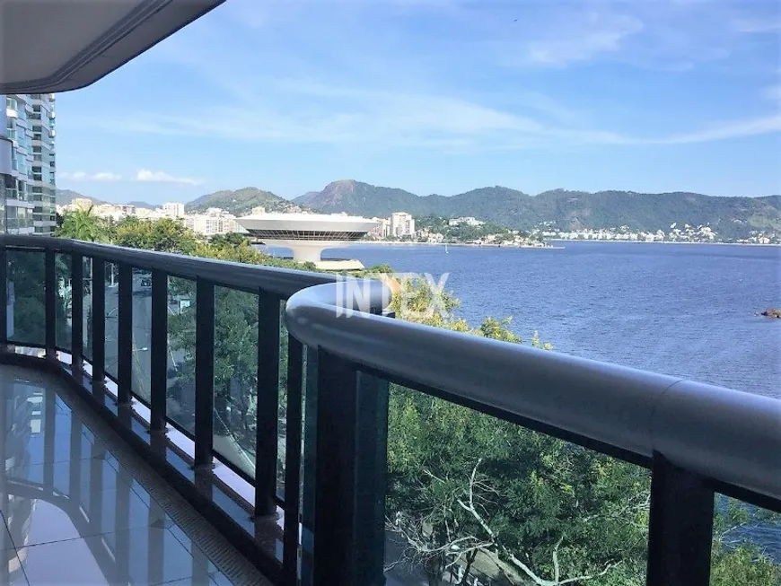 Foto 1 de Apartamento com 4 Quartos à venda, 260m² em Boa Viagem, Niterói