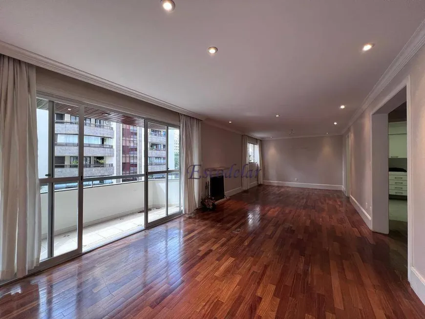 Foto 1 de Apartamento com 3 Quartos à venda, 196m² em Itaim Bibi, São Paulo