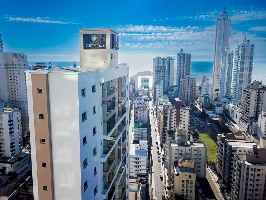 Foto 1 de Apartamento com 3 Quartos à venda, 135m² em Centro, Balneário Camboriú