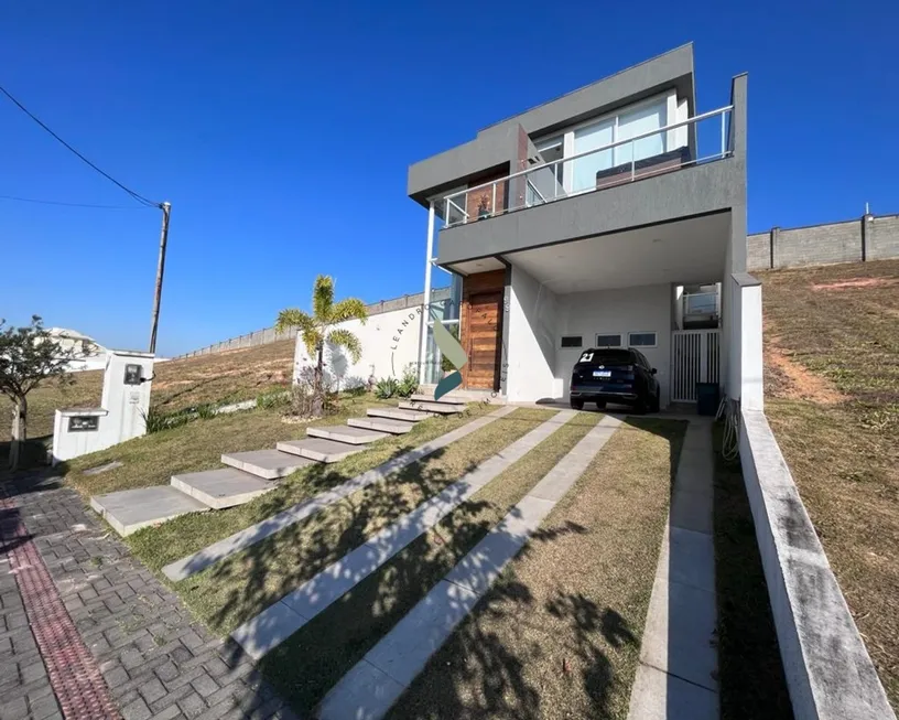 Foto 1 de Casa com 4 Quartos à venda, 278m² em Parque Ipiranga, Resende