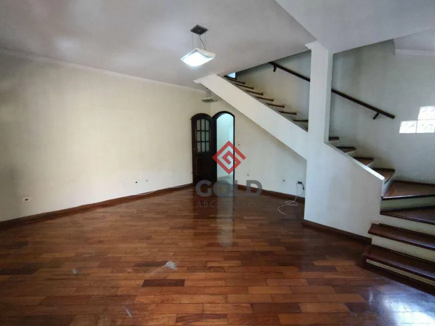 Foto 1 de Sobrado com 3 Quartos para alugar, 193m² em Jardim Santo Antonio, Santo André