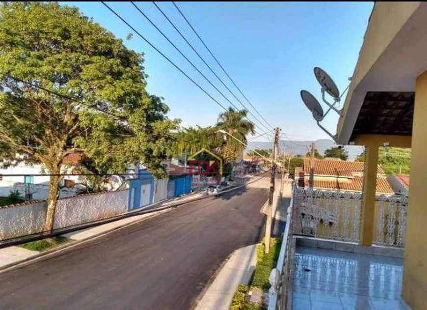 Foto 1 de Sobrado com 2 Quartos à venda, 300m² em Engenheiro Neiva, Guaratinguetá