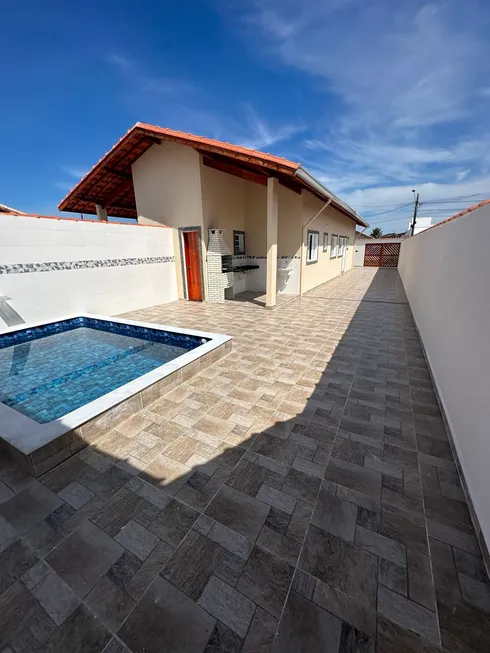 Foto 1 de Casa com 2 Quartos à venda, 57m² em Jamaica, Itanhaém
