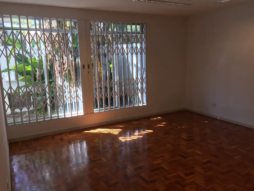 Foto 1 de Sobrado com 3 Quartos para alugar, 200m² em Jardim Paulistano, São Paulo