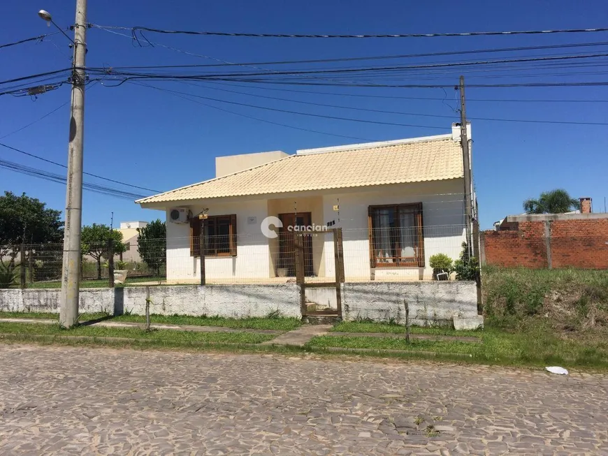 Foto 1 de Casa com 3 Quartos à venda, 66m² em Tomazetti, Santa Maria