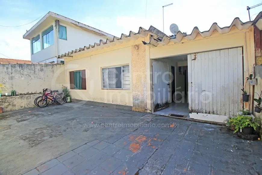 Foto 1 de Casa com 2 Quartos à venda, 140m² em Centro, Peruíbe