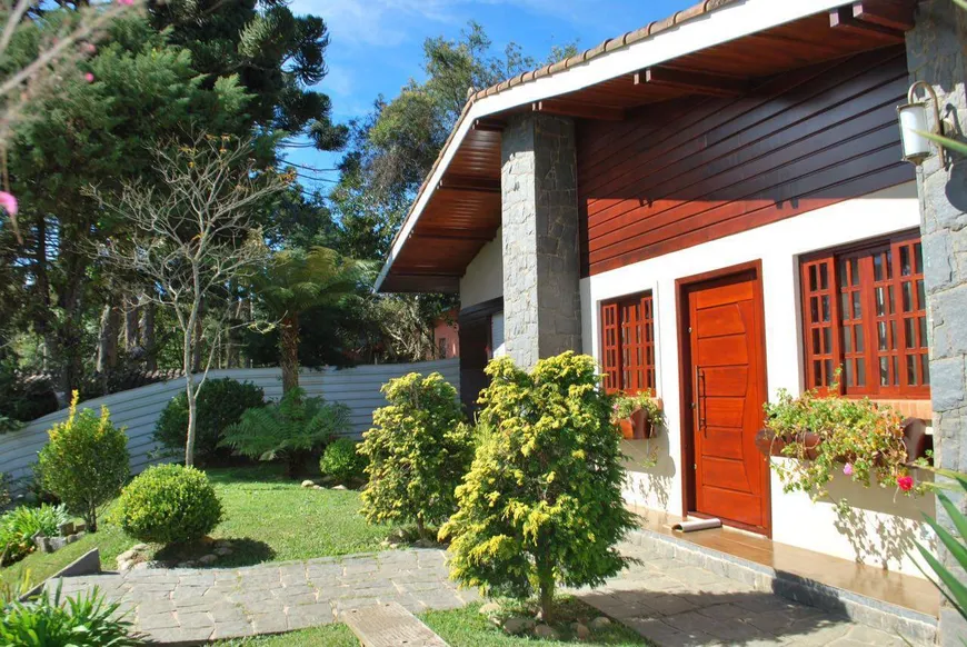 Foto 1 de Casa com 3 Quartos à venda, 225m² em Vila Iara , Campos do Jordão