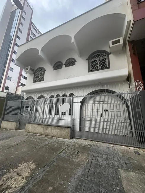 Foto 1 de Casa com 3 Quartos para alugar, 360m² em Nazaré, Belém