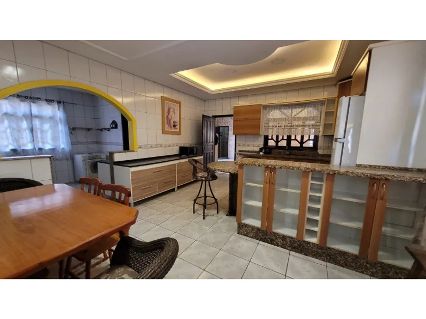 Foto 1 de Casa com 2 Quartos para alugar, 250m² em Floresta, Joinville