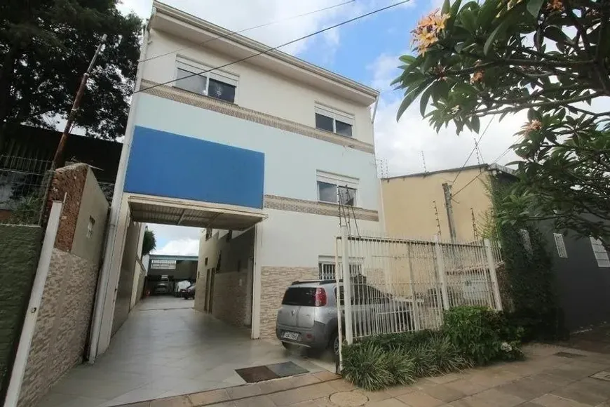 Foto 1 de Casa com 3 Quartos à venda, 367m² em Santa Maria Goretti, Porto Alegre