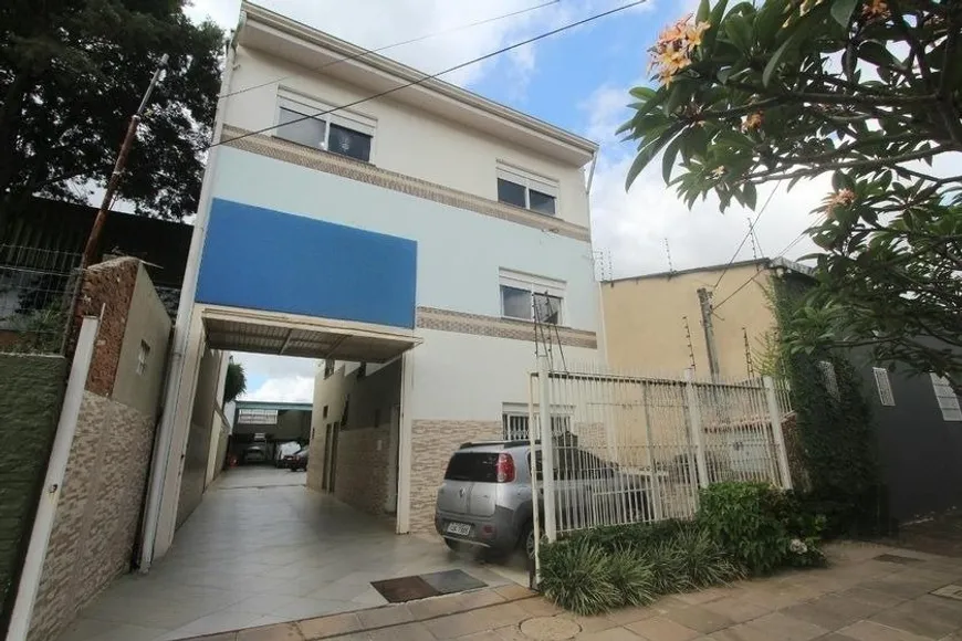 Foto 1 de Casa com 3 Quartos à venda, 369m² em Santa Maria Goretti, Porto Alegre