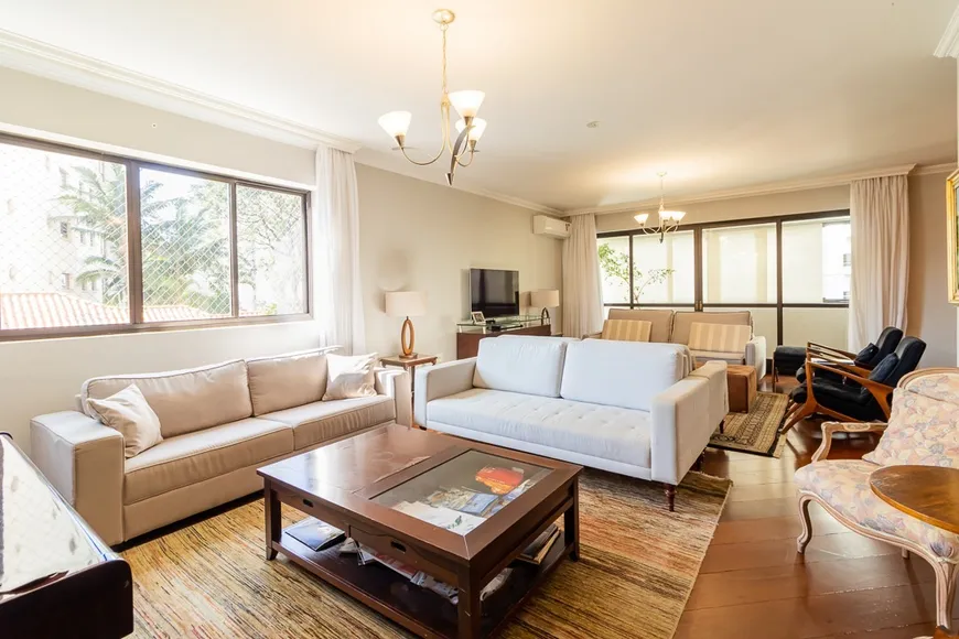 Foto 1 de Apartamento com 3 Quartos à venda, 205m² em Higienópolis, São Paulo