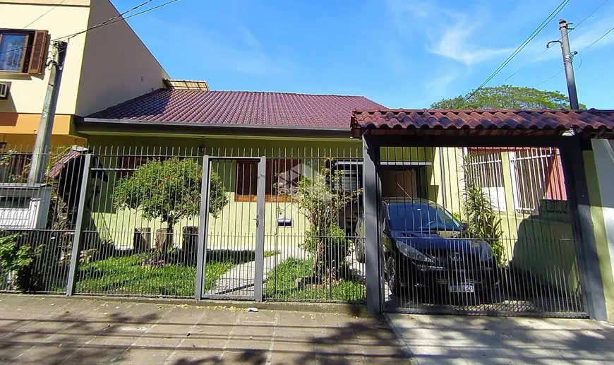 Foto 1 de Casa com 2 Quartos à venda, 120m² em Vila João Pessoa, Porto Alegre