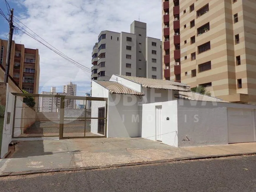 Foto 1 de Casa com 2 Quartos para alugar, 80m² em Martins, Uberlândia