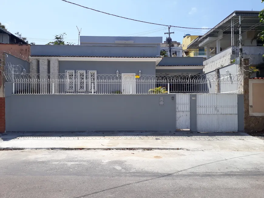 Foto 1 de Casa com 3 Quartos à venda, 130m² em Jardim Vinte e Cinco de Agosto, Duque de Caxias