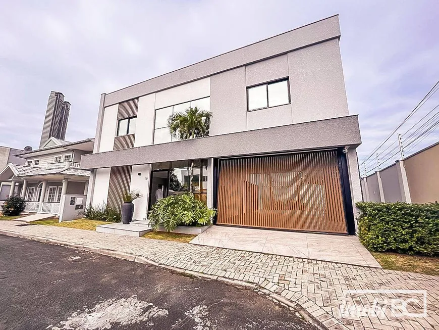 Foto 1 de Casa de Condomínio com 4 Quartos à venda, 250m² em Barra, Balneário Camboriú