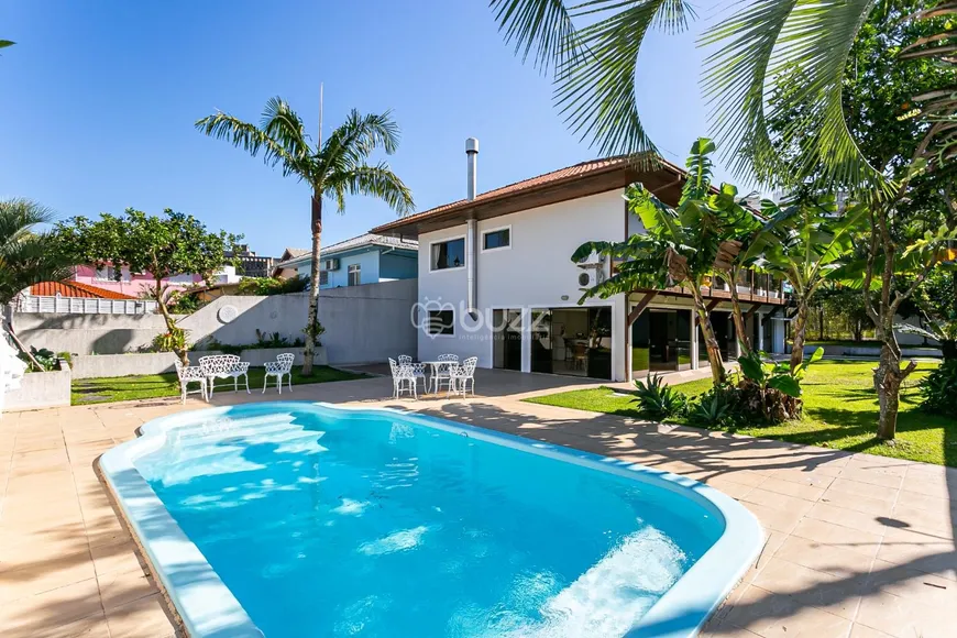 Foto 1 de Casa com 5 Quartos à venda, 320m² em Itacorubi, Florianópolis