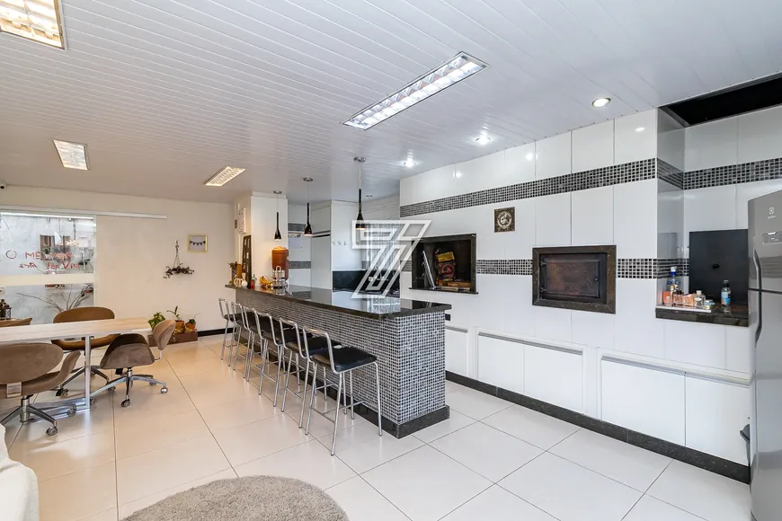 Foto 1 de Casa com 4 Quartos à venda, 300m² em Orleans, Curitiba