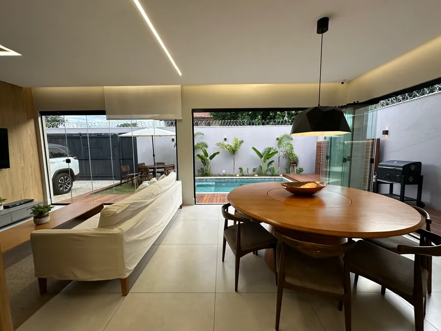 Foto 1 de Casa com 3 Quartos à venda, 186m² em Setor Bueno, Goiânia