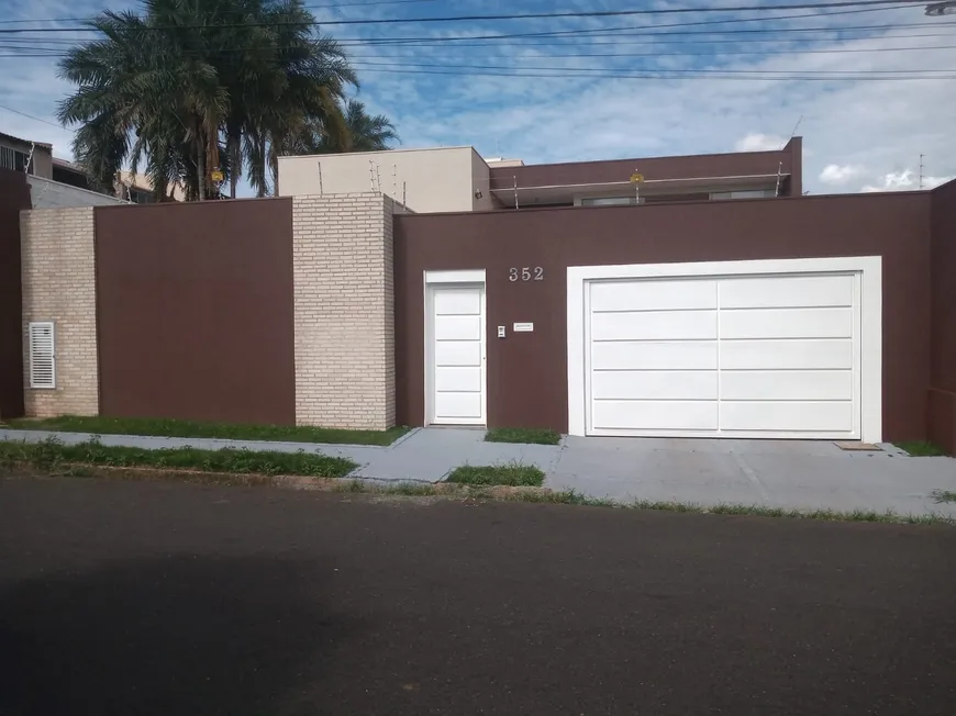 Foto 1 de Casa com 3 Quartos à venda, 240m² em Parque das Gameleiras, Uberaba