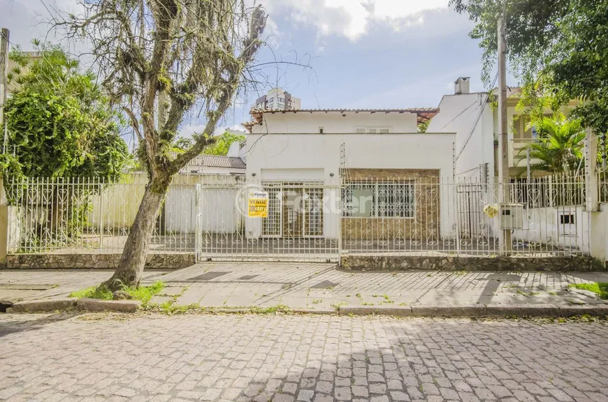 Foto 1 de Casa com 4 Quartos à venda, 393m² em Passo da Areia, Porto Alegre