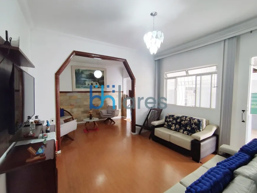 Foto 1 de Casa com 4 Quartos à venda, 220m² em Parque Recreio, Contagem