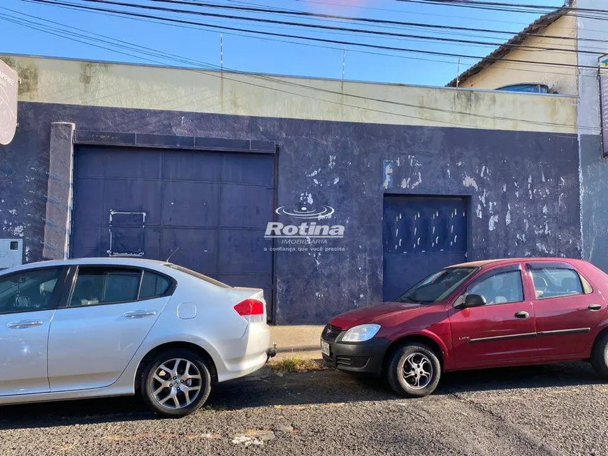 Foto 1 de Galpão/Depósito/Armazém para alugar, 390m² em Nossa Senhora Aparecida, Uberlândia