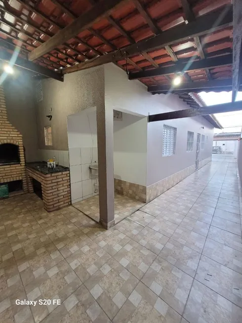 Foto 1 de Casa com 2 Quartos à venda, 56m² em Vila Loty, Itanhaém