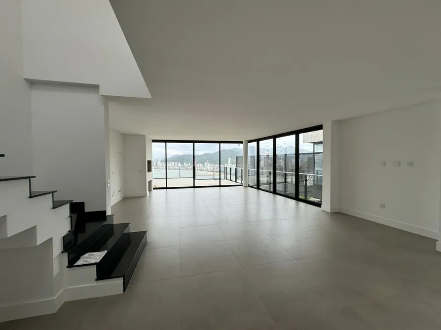 Foto 1 de Casa com 4 Quartos à venda, 377m² em Canto da Praia, Itapema