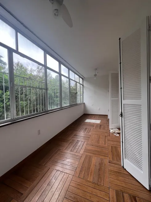 Foto 1 de Apartamento com 4 Quartos para alugar, 199m² em Flamengo, Rio de Janeiro