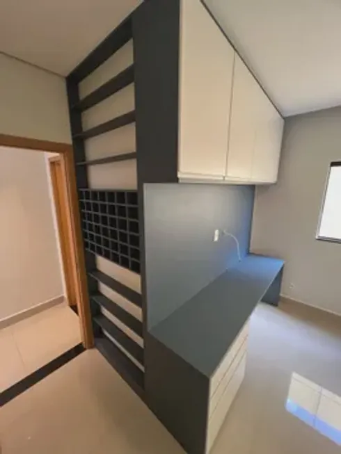 Foto 1 de Casa com 4 Quartos à venda, 300m² em Passo da Areia, Porto Alegre