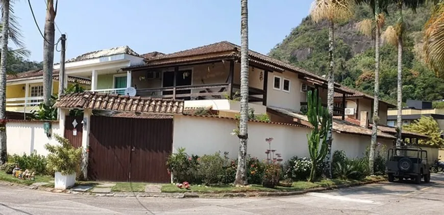 Foto 1 de Sobrado com 4 Quartos à venda, 140m² em Vargem Grande, Rio de Janeiro