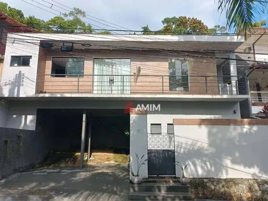Foto 1 de Casa de Condomínio com 5 Quartos à venda, 250m² em Itacoatiara, Niterói